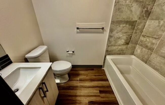 Studio, 1 bath, 322 sqft, $1,290, Unit 410