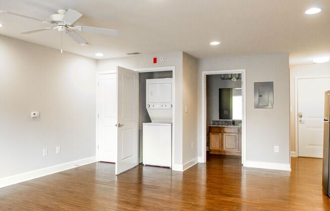 Large Apartments with Walk-In Closets, Granite Counter Tops, Washer and Dryer In Unit & Wood Floors