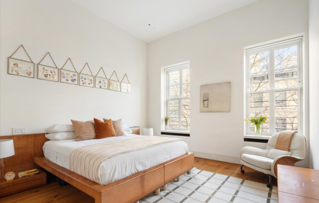 52 W 9 ST