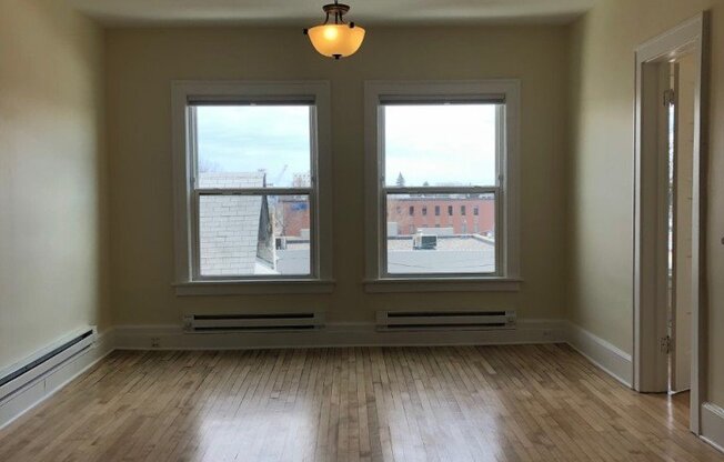 2 beds, 1 bath, 950 sqft, $925, Unit 12