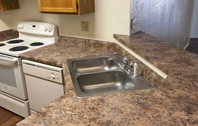 2 beds, 2 baths, 957 sqft, $1,015, Unit 66