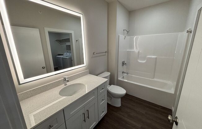 2 beds, 2 baths, 915 sqft, $1,495, Unit 204 - B957