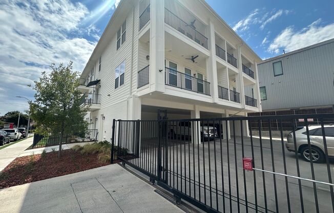 1 bed, 1 bath, 610 sqft, $1,899, Unit E-205