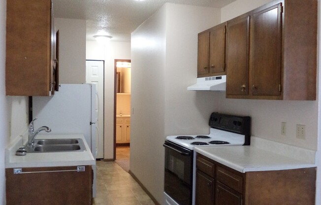 2 beds, 1 bath, 700 sqft, $755, Unit 705-24