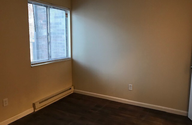 1 bed, 1 bath, 400 sqft, $675, Unit 510 E