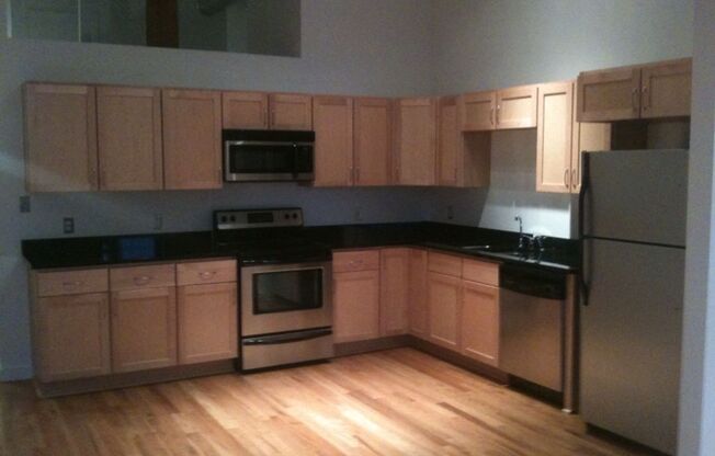 1 bed, 1 bath, $2,200, Unit APT 215