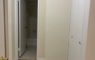 Studio, 1 bath, 550 sqft, $1,700, Unit 3D