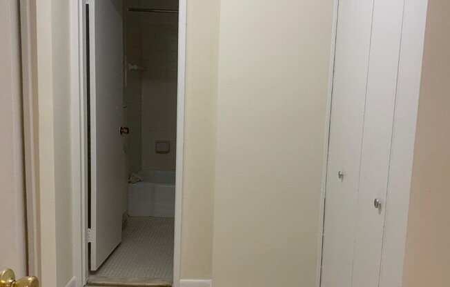 Studio, 1 bath, 550 sqft, $1,700, Unit 3D