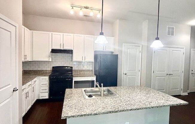 1 bed, 1 bath, 929 sqft, $1,242, Unit 105