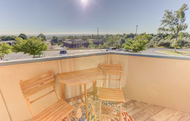 2 beds, 2 baths, 870 sqft, $1,735, Unit 10-112