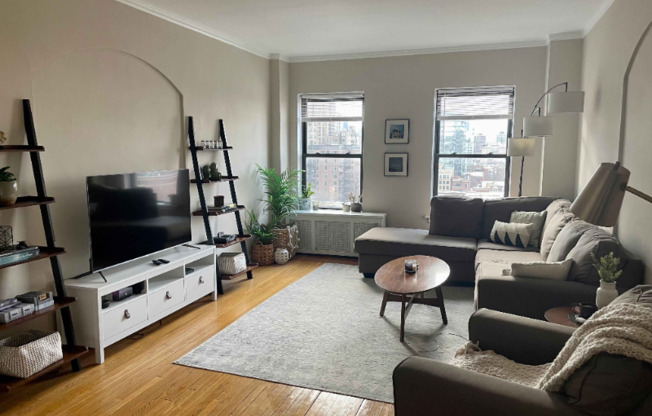 434 W ROSCOE ST