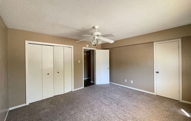 2 beds, 1 bath, 850 sqft, $750, Unit Apt B