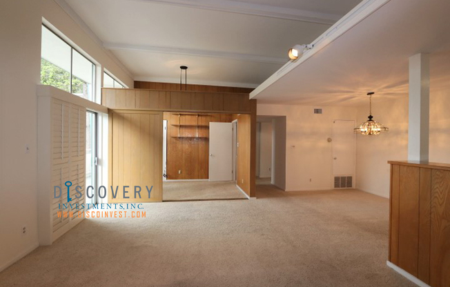 Contemporary North Berkeley Mid-Century 1 Bedroom Condominium