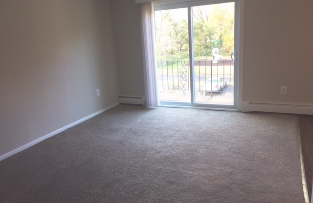 2 beds, 1 bath, 1,100 sqft, $1,540, Unit E201