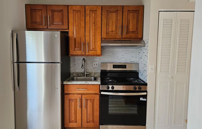 Studio, 1 bath, 450 sqft, $1,550, Unit 303