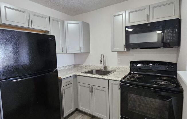 1 bed, 1 bath, 636 sqft, $715