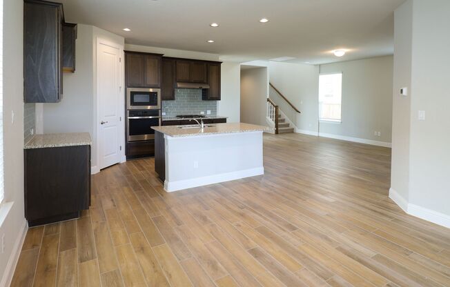 Like New, Open Concept on Cul De Sac!!!