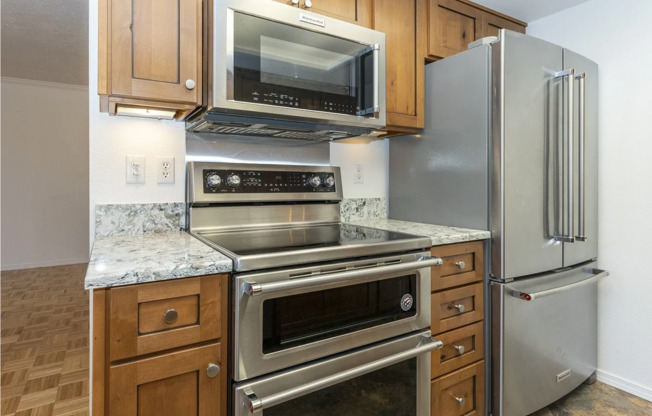 2 bed, 2 bath rental condo in Lake Oswego Mountain Park Neighborhood!