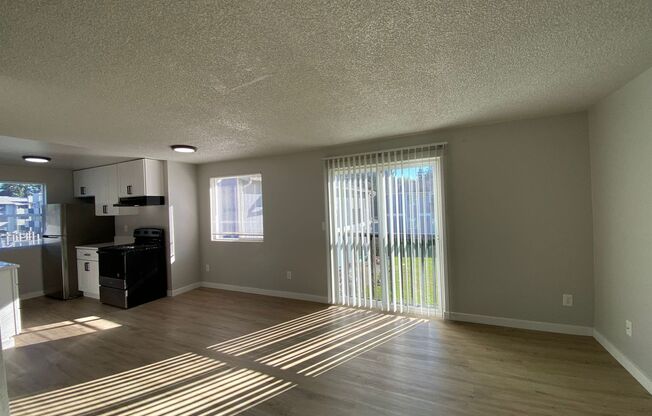 2 beds, 1 bath, 700 sqft, $1,295, Unit Unit 37