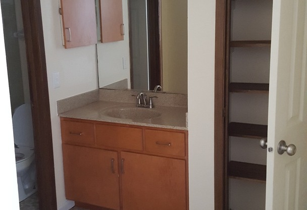 2 beds, 2 baths, 960 sqft, $1,325, Unit 33 - 04