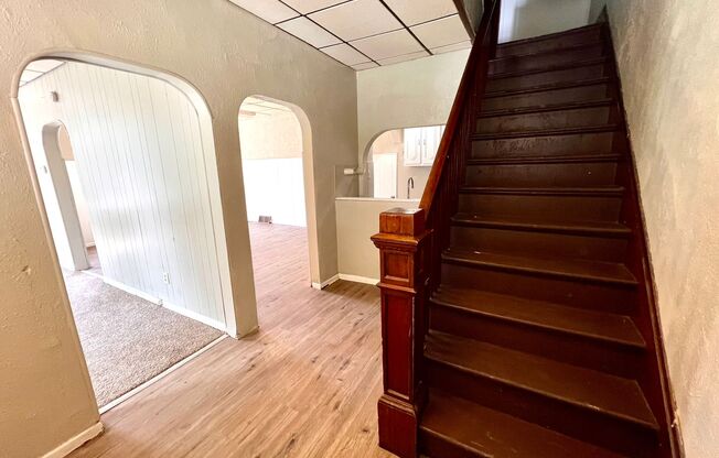 New Castle - 2 Bedroom 1 Bathroom - Large Apartment With Private Entrance