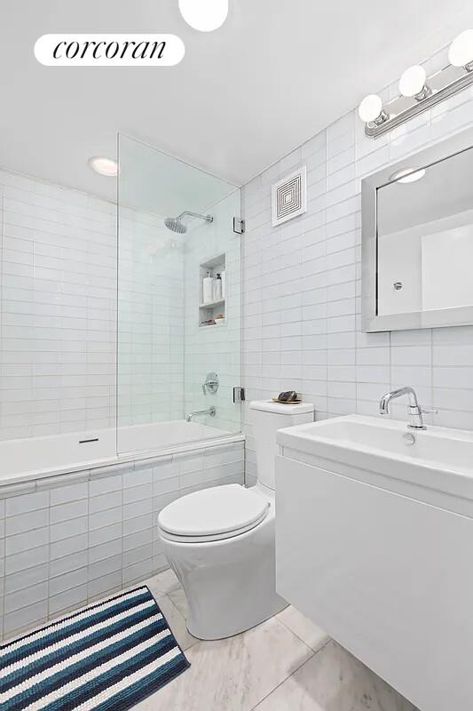 445 W 54 ST