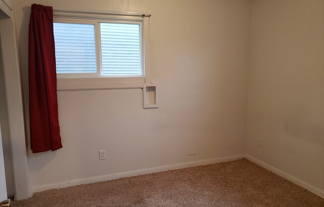 2 beds, 1 bath, $900