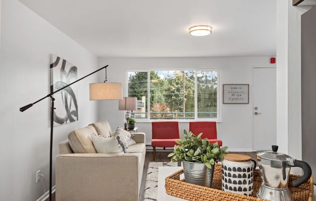2 beds, 1 bath, 716 sqft, $1,695, Unit 14