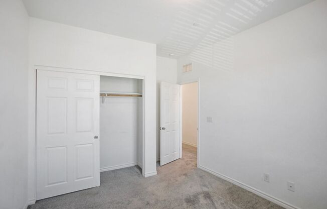 3 beds, 2.5 baths, $2,150, Unit # 87