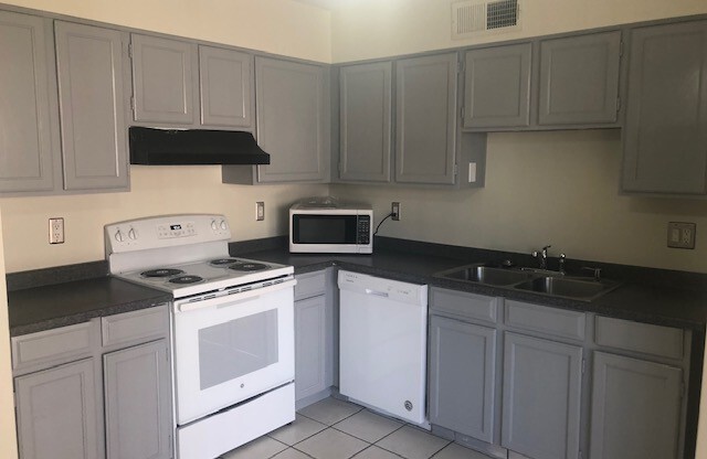 3 beds, 2 baths, $1,825