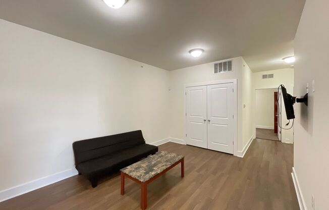 3 beds, 3 baths, 823 sqft, $1,895, Unit Unit 24