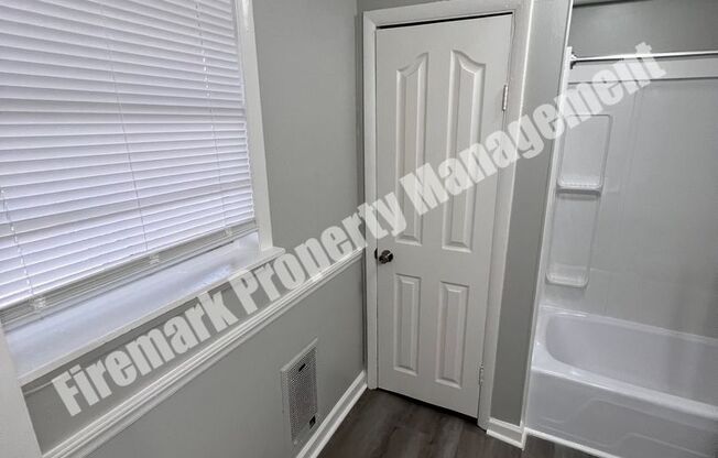 2 beds, 1 bath, $1,299, Unit 7