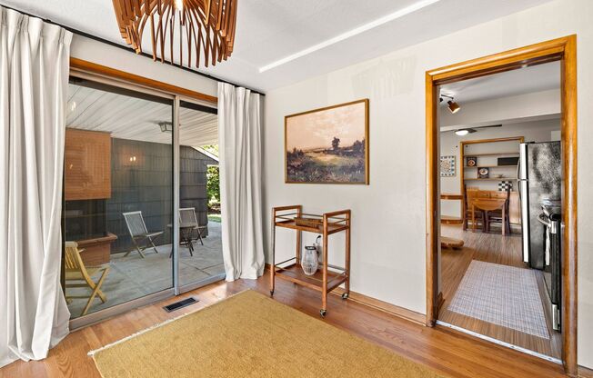 Mid-Century Classic! 3bd/3ba 2700 sf Short Term- FULLY FURNISHED!
