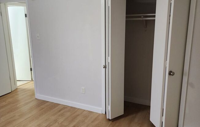 1 bed, 1 bath, 700 sqft, $995, Unit LAW11-106