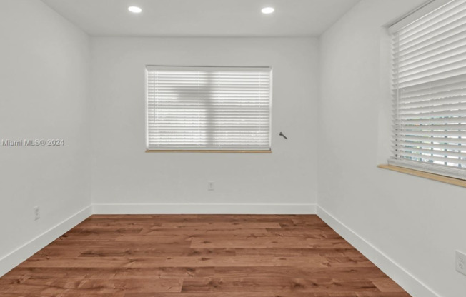 Duplex NE 1st Ave