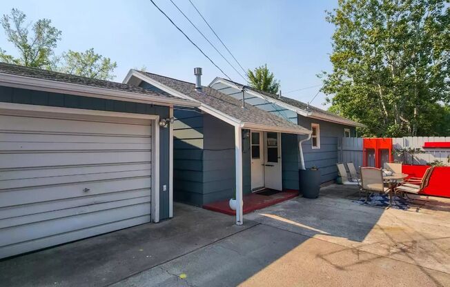 Adorable house close to University