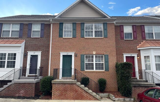 UPDATED TOWNHOUSE IN FREDERICKSBURG - CLOSE TO LEELAND STATION VRE