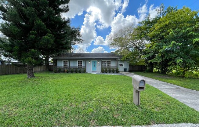 4 Bedroom, 2 Bathroom Home in Orlando!