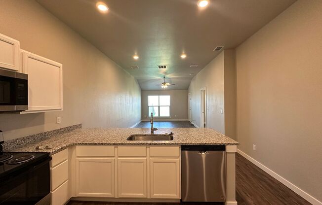 3 beds, 2 baths, 1,250 sqft, $1,400, Unit Unit B