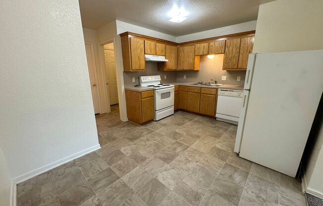 2 beds, 1.5 baths, 915 sqft, $700, Unit Unit F