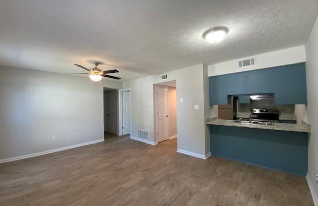 2 beds, 1 bath, $1,100