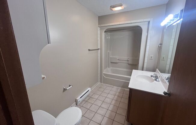 Studio, 1 bath, 600 sqft, $1,050, Unit Unit 1