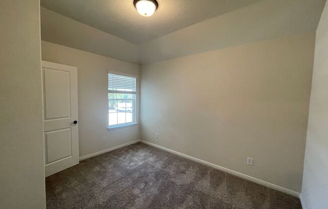 3 beds, 2.5 baths, $1,425, Unit 10214 Lynwood Village Unit 101