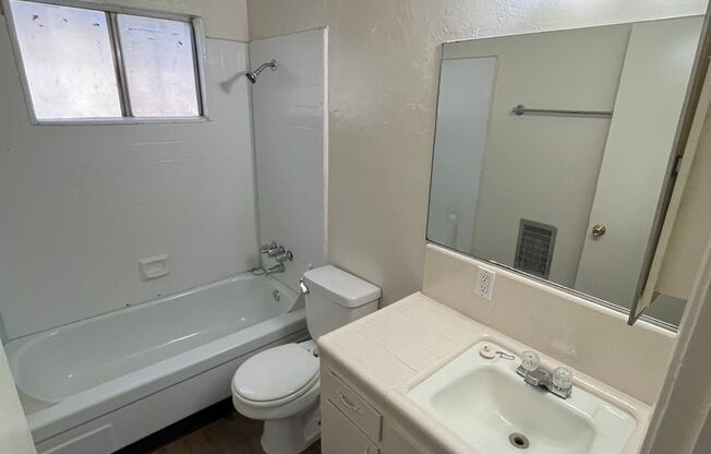 2 beds, 1 bath, 900 sqft, $1,075, Unit 12