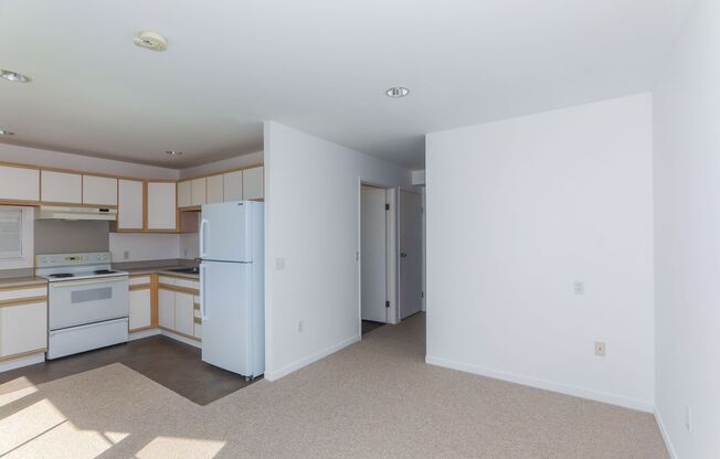 1 bed, 1 bath, $2,400, Unit APARTMENT 82