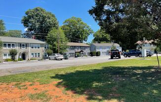 587 COLONIAL CIR SE