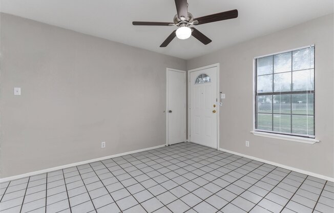 927 W FORMOSA