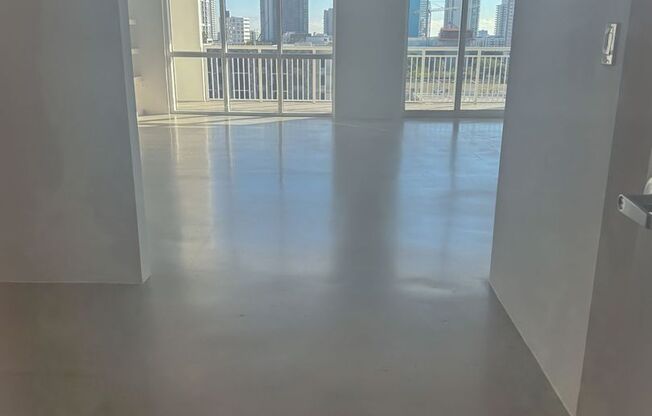 Studio, 1 bath, 962 sqft, $3,100, Unit Unit 905