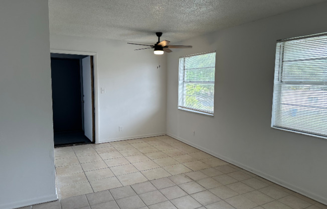 5741 SW 36 CT