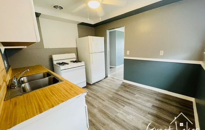 2 beds, 1 bath, $1,100